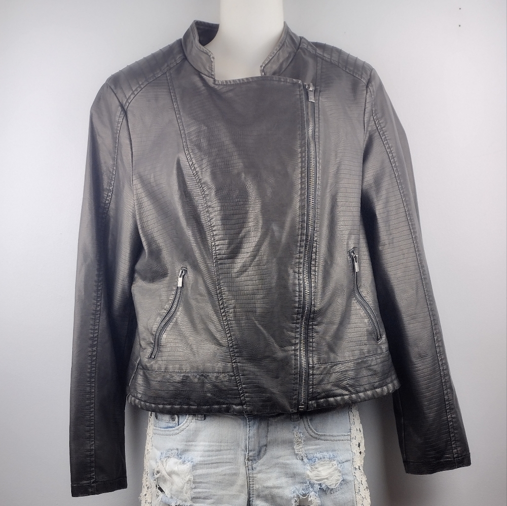 Moto Jacket - Picture 2 of 11